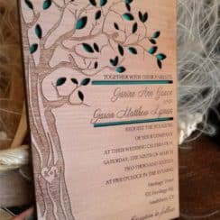 Haz invitaciones de boda en madera con naturalidad y estilo