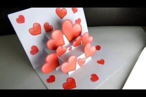 como hacer tarjetas de amor con corazones de papel