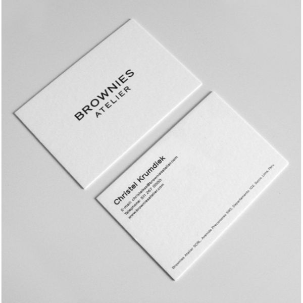 tarjetas de presentación en blanco vivos negros