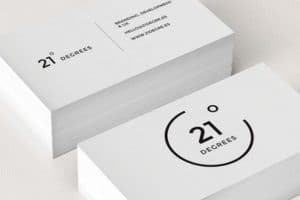 tarjeta de presentación minimalista utilizando ambos lados